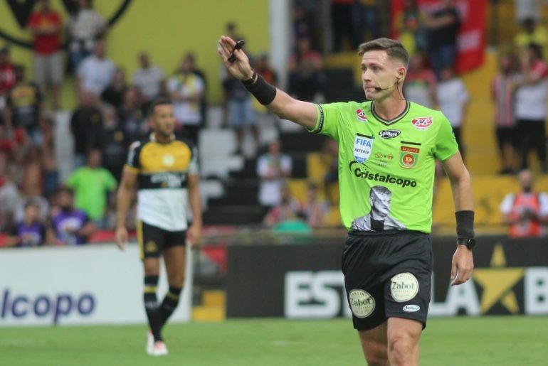 Criciúma é Bicampeão Catarinense com empate diante do Brusque; erros de arbitragem marcaram a decisão