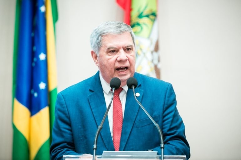 Deputado cobra ação urgente do Estado para conter deslizamento na SC-401, na Capital