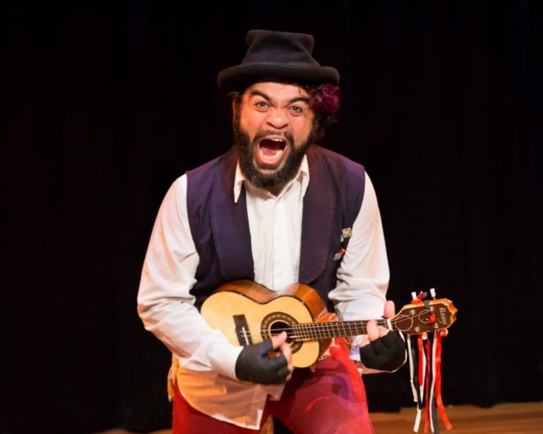 Domingo com Teatro, na Capital, apresenta espetáculo "Um nascimento de boi-de-mamão"