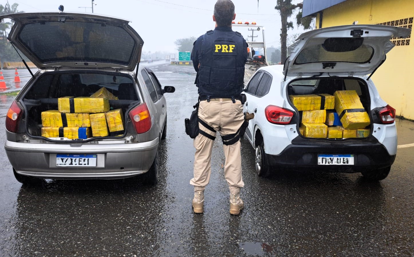 Dose dupla durante a madrugada: PRF aprende quase 300 kg de maconha em duas ocorrências diferentes em Joinville