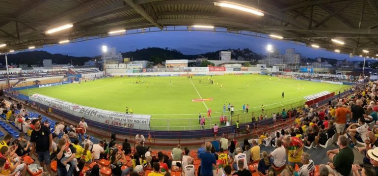 Criciúma e Brusque podem ser multados pelo Procon em R$ 1 milhão; saiba o motivo