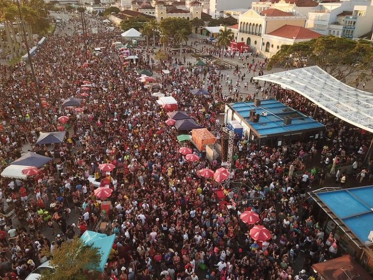 Florianópolis abre inscrições para mais de 500 vagas para ambulantes no Carnaval 2025