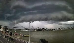 Frente fria mantém alerta de tempestades intensas em grande parte do Brasil