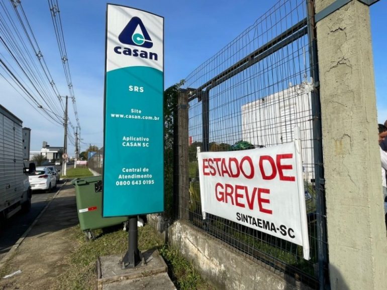 Funcionários da Casan aprovam acordo coletivo e greve é encerrada em Santa Catarina
