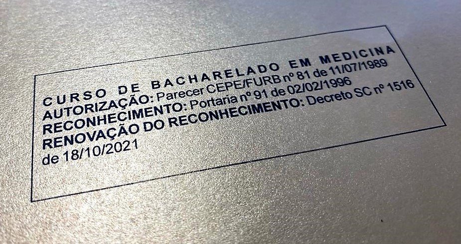 Homem é preso ao tentar se registrar como médico com documento falso no CRM-SC