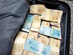 Homem é preso com R$ 123 mil em dinheiro sem comprovação de origem em Rancho Queimado