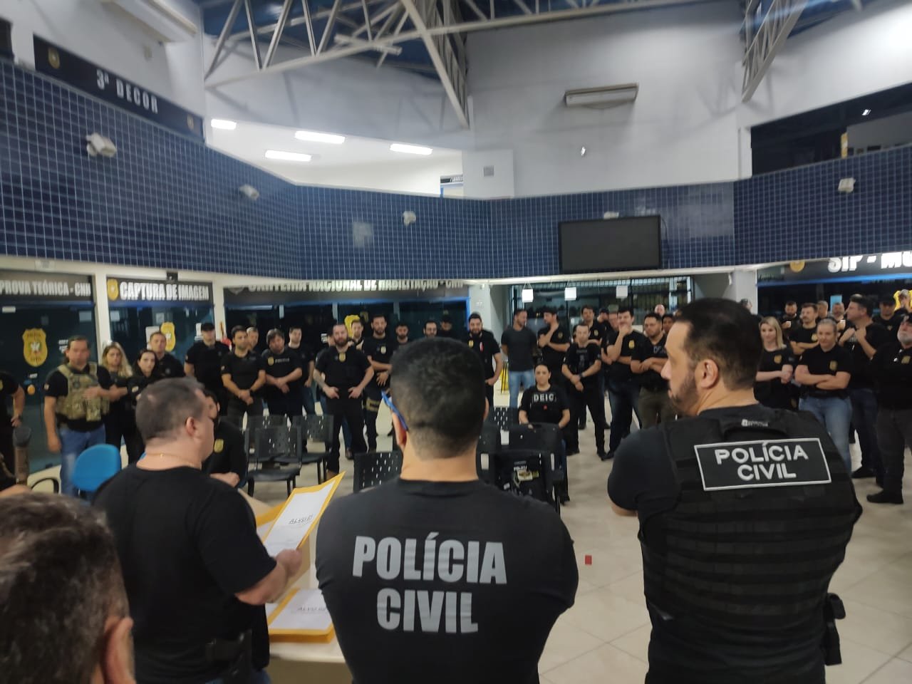 Com atuação em Santa Catarina, integrantes de uma organização criminosa que têm ligação direta com a cúpula de uma facção criminosa foram presos em uma operação da Polícia Civil, nesta sexta-feira (21).