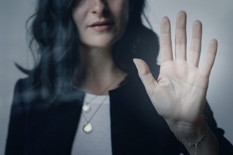 Manipulação por Inteligência Artificial expõe universitária e reforça alerta sobre crimes digitais
