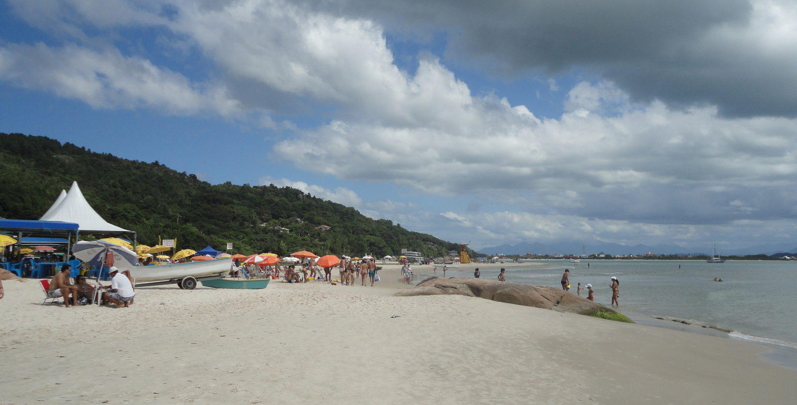 Mulher que desapareceu na praia do Forte, em Florianópolis, é encontrada