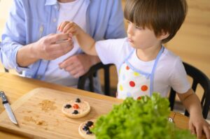 Nutrição para crianças autistas: como lidar com seletividade alimentar e adaptar a dieta