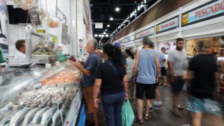 Pesquisa do Procon aponta variação de até 152% no preço do bacalhau no Mercado Público de Florianópolis
