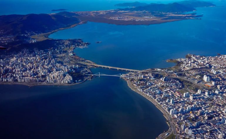 Prefeitura de Florianópolis avança em projeto de transporte marítimo urbano inspirado em Vitória