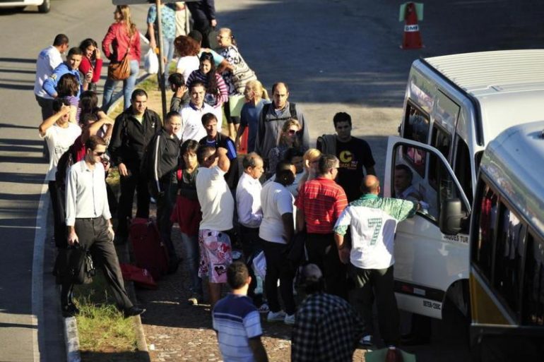 Prefeitura de Florianópolis disponibiliza vans para atender população durante paralisação do transporte público