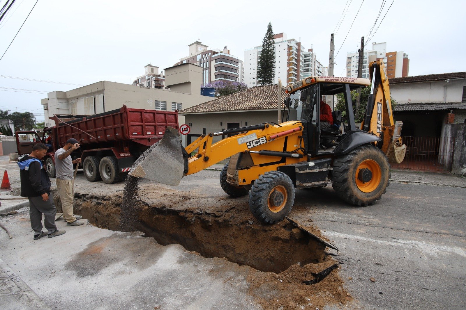 Prefeitura de Florianópolis inicia revitalização de via de acesso ao Maciço do Morro da Cruz