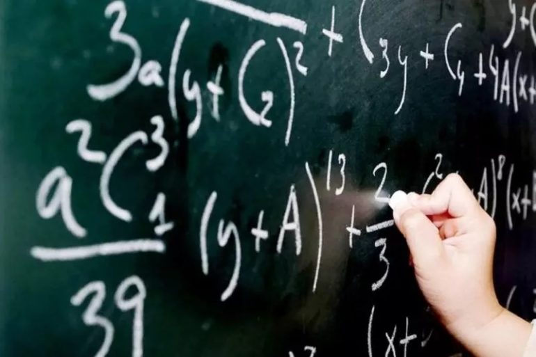 Professor de matemática é condenado após tocar partes íntimas de alunas em SC