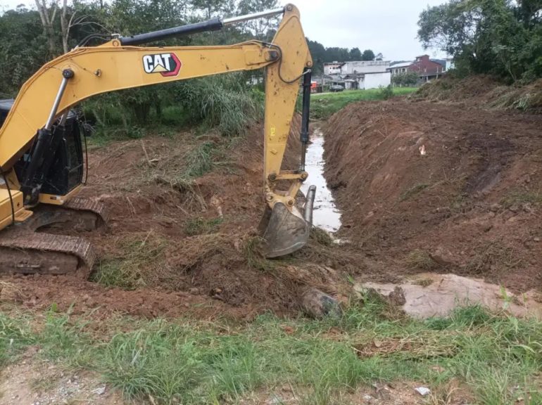 São José investe em obras de desassoreamento no Rio Forquilhas