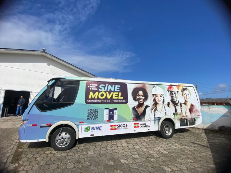 Sine ajuda vítimas das enchentes no Rio Grande do Sul com empregos em Santa Catarina