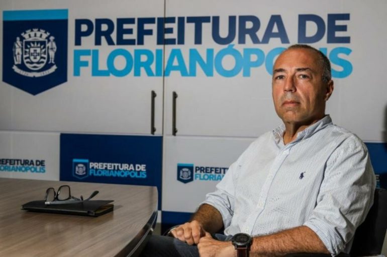 Topázio reestrutura governo e mantém Araújo Gomes em cargo estratégico na Prefeitura