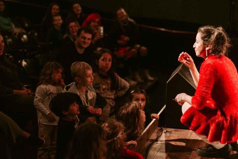 Villa Romana Shopping oferece programação cultural inclusiva com teatro e cinema adaptado