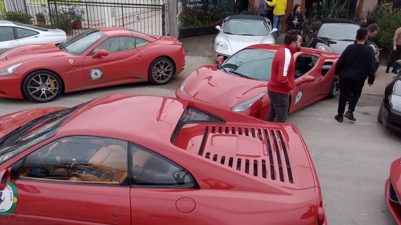 VÍDEO: Água invade garagem em Urubici onde estavam Ferraris avaliadas em R$ 40 milhões