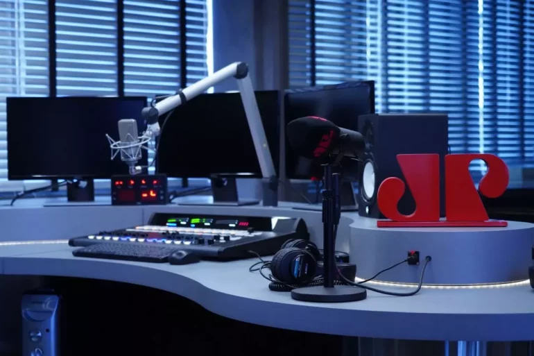 aniversario-da-jovem-pan-news-florianopolis-marca-aumento-de-potencia-e-mudanca-para-983-fm