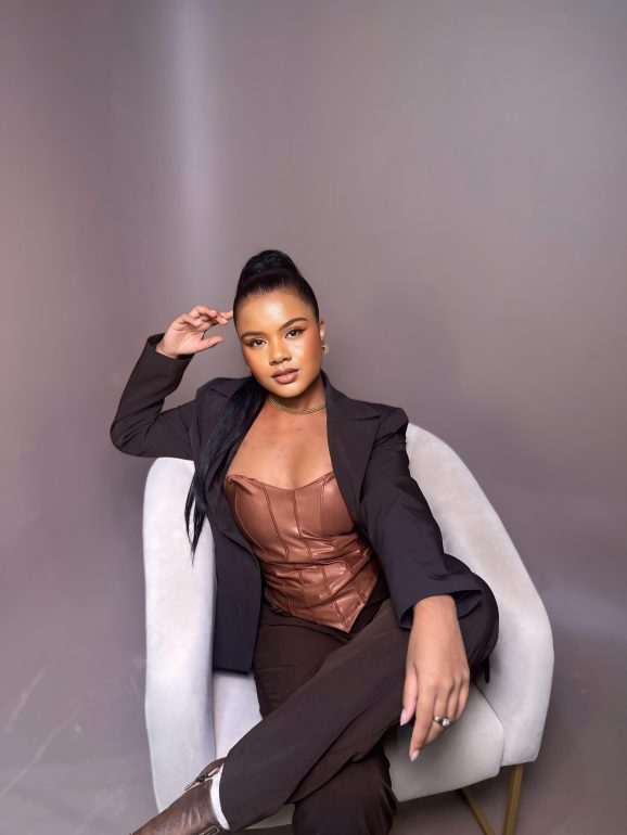 aos-25-anos-jovem-catarinense-desenvolve-linha-de-cosmeticos-para-cuidar-da-pele-negra-com-ciencia-e-afeto5