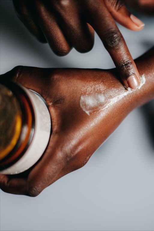 aos-25-anos-jovem-catarinense-desenvolve-linha-de-cosmeticos-para-cuidar-da-pele-negra-com-ciencia-e-afeto5