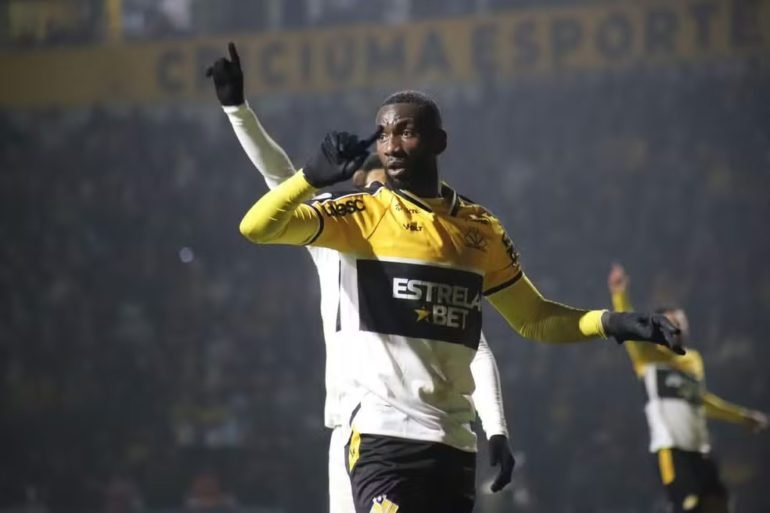 Criciúma é rebaixado para a Série B com vitória do Fluminense sobre o Cuiabá