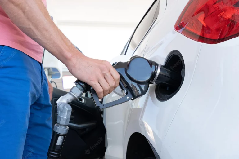 Postos devem exibir preço da gasolina antes do novo teto do ICMS