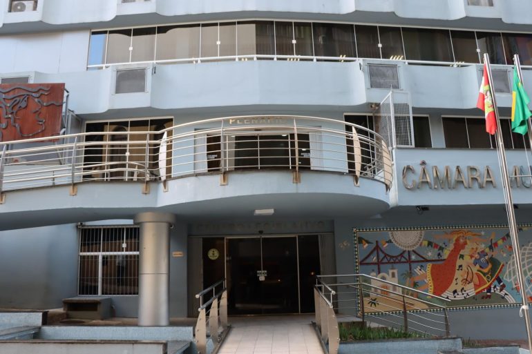 centro-legislativo-da-capital-catarinense-passa-a-se-chamar-vereador-gabrielzinho-meurer-em-reconhecimento-a-sua-trajetoria