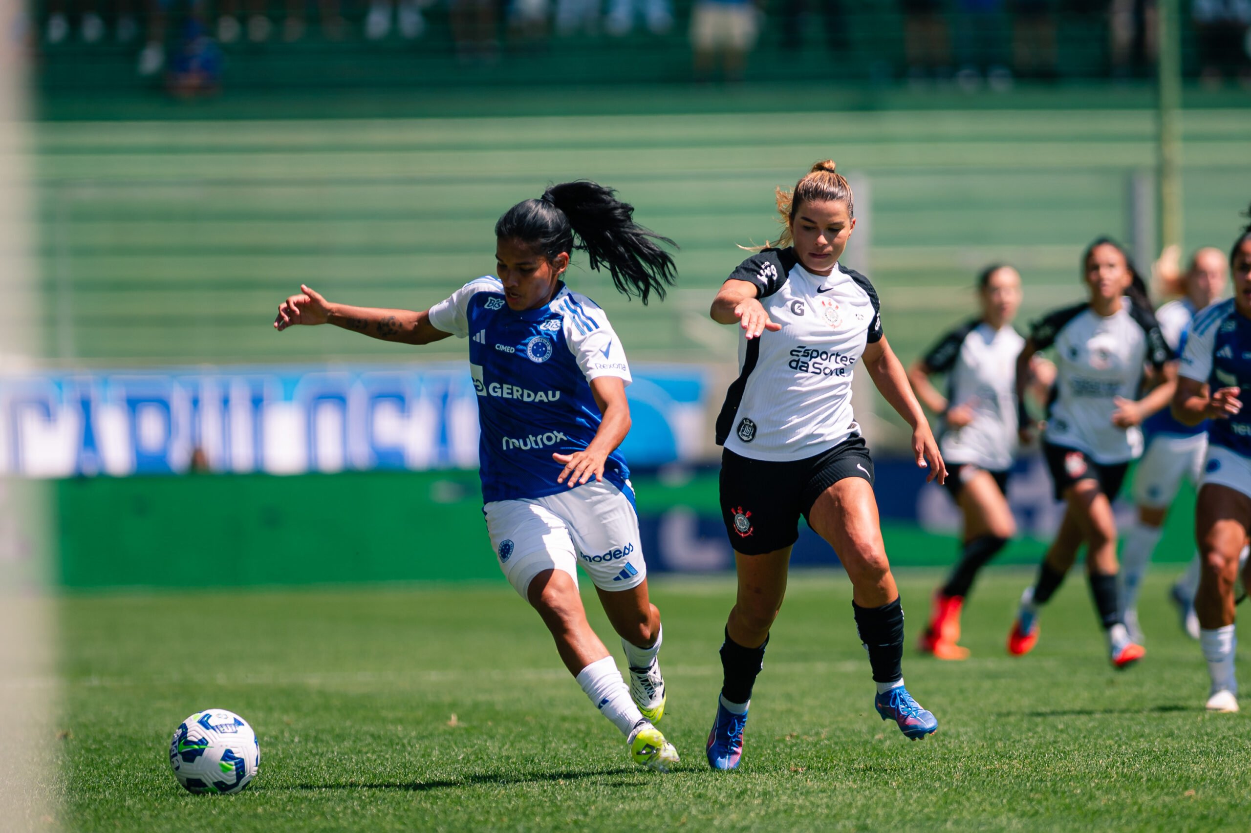 Corinthians e Cruzeiro decidem título do Brasileirão Feminino neste domingo