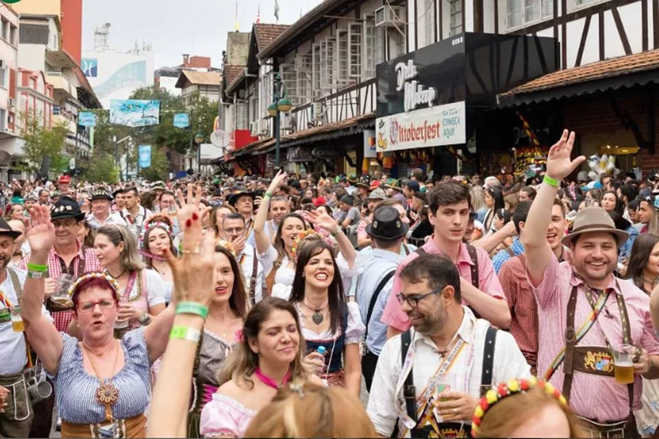 Oktoberfest de Blumenau é suspensa novamente nesta quinta-feira