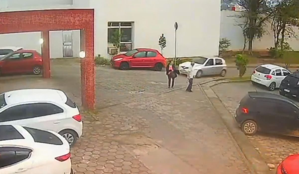 homem-baleado-em-carro-que-invadiu-hospital-de-sao-jose-e-identificado-policia-apura-contradicoes-no-caso