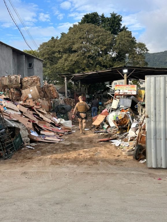 operacao-fio-desencapado-prende-duas-pessoas-e-interdita-comercios-em-florianopolis
