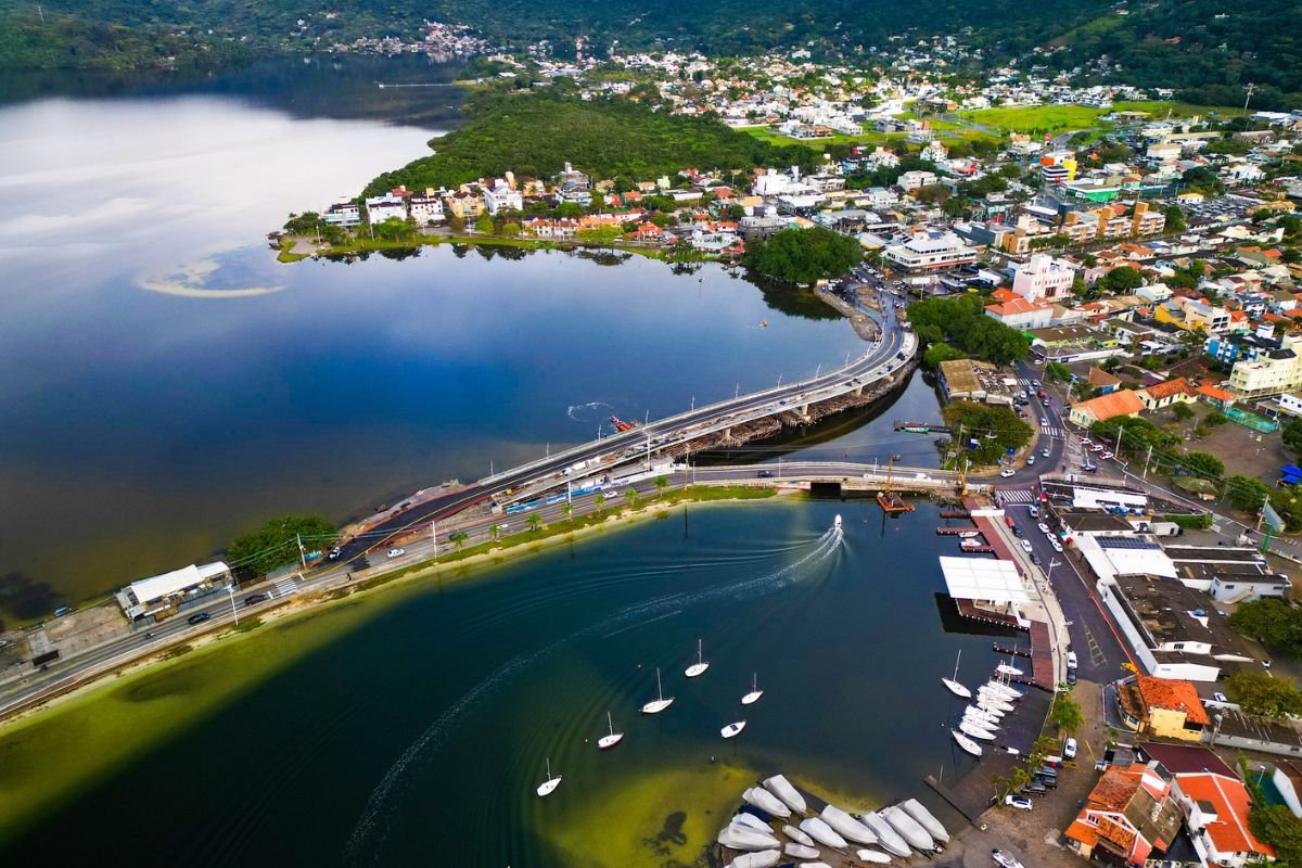 prefeitura-de-florianopolis-autoriza-desapropriacao-para-revitalizar-acesso-a-nova-ponte-da-lagoa-da-conceicao