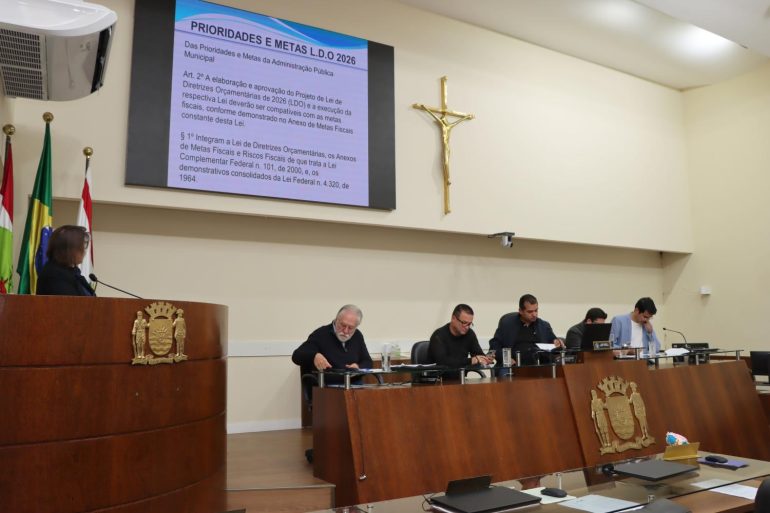 vereadores-debatem-diretrizes-orcamentarias-para-2026-em-audiencia-publica