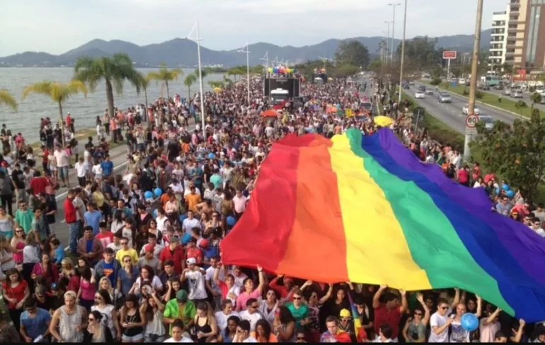 Parada LGBTI+ acontece neste domingo em Florianópolis após dois anos sem ser realizada