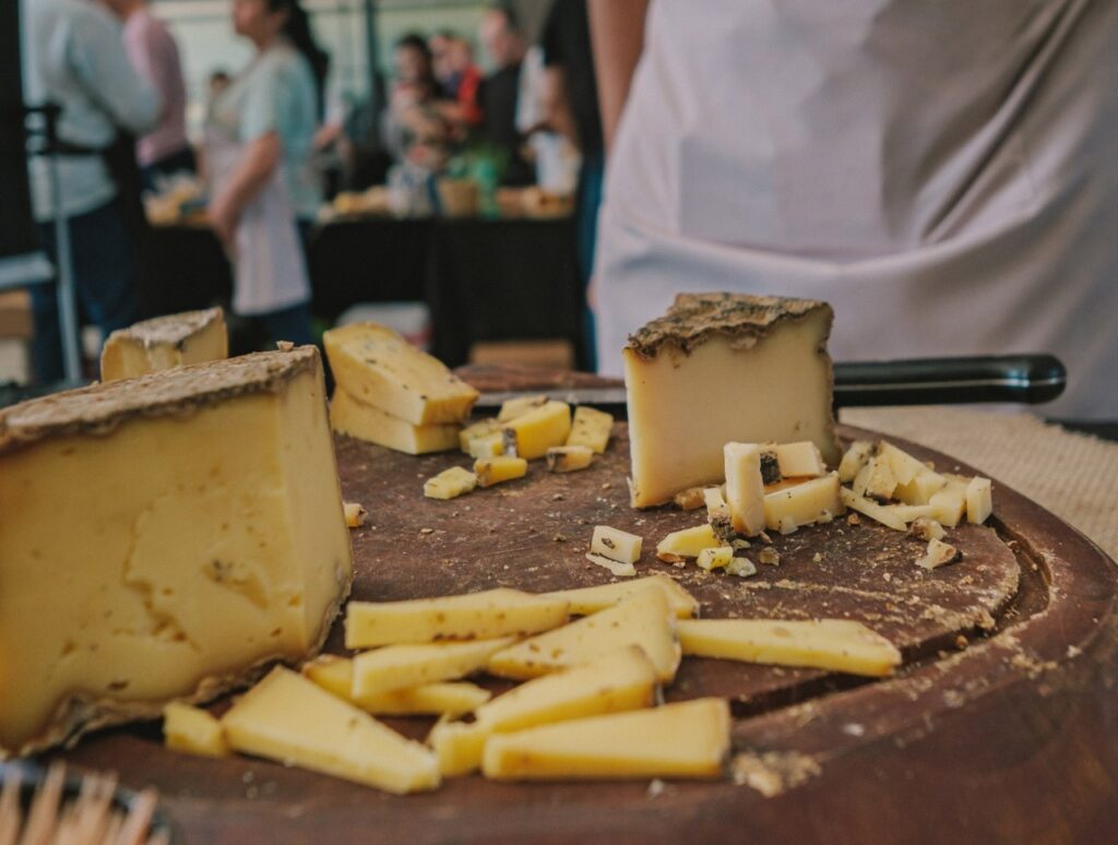 8ª Feira do Queijo reúne 18 marcas artesanais de quatro estados em Florianópolis