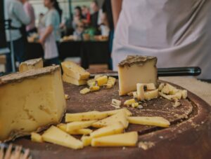 8ª Feira do Queijo reúne 18 marcas artesanais de quatro estados em Florianópolis