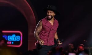 Alexandre Pires aposta na mistura de ritmos e lança “Pagonejo Bão” em show no P12, em Jurerê In