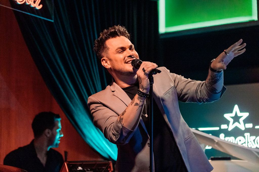 Cadu Duarte leva MPB e pop internacional ao Negroni Bar Floripa nesta quinta-feira