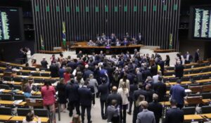 Câmara deve votar isenção de IR para quem ganha até R$ 5 mil nesta quarta-feira