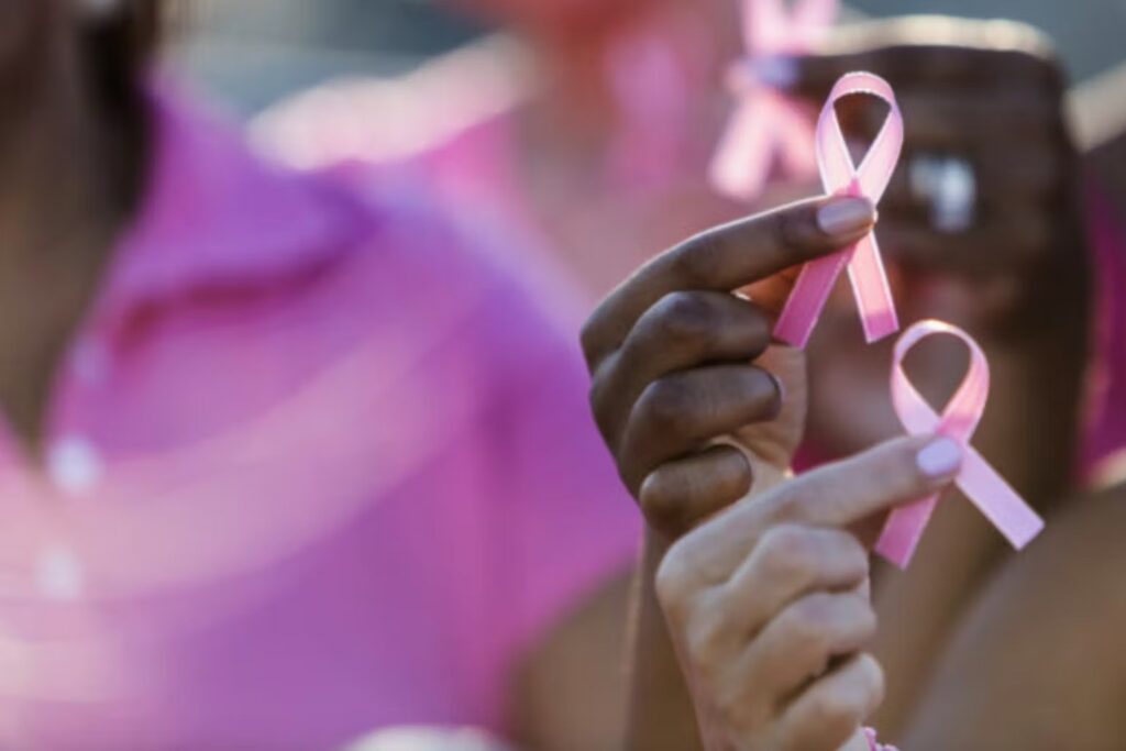 Câncer de mama pode ser mais agressivo em mulheres negras, alerta mastologista