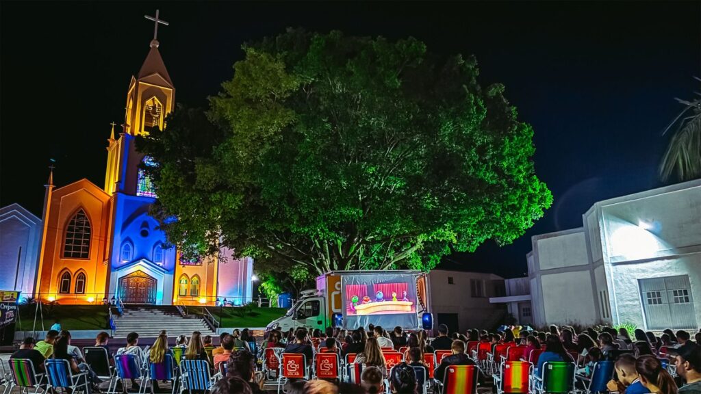 Cinemóvel Solar percorre cidades catarinenses com sessões inclusivas e gratuitas