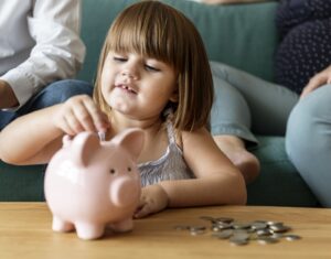 Educação financeira deve começar na infância, mas prática ainda é falha dentro de casa, aponta pesquisa
