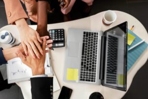 Evento traz palestras, networking e exposição de empreendedores em Florianópolis