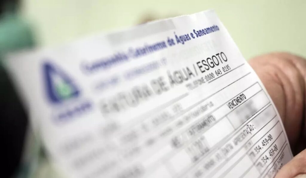 Governo de SC anuncia redução de 4,2% na tarifa de água da Casan a partir de janeiro de 2026