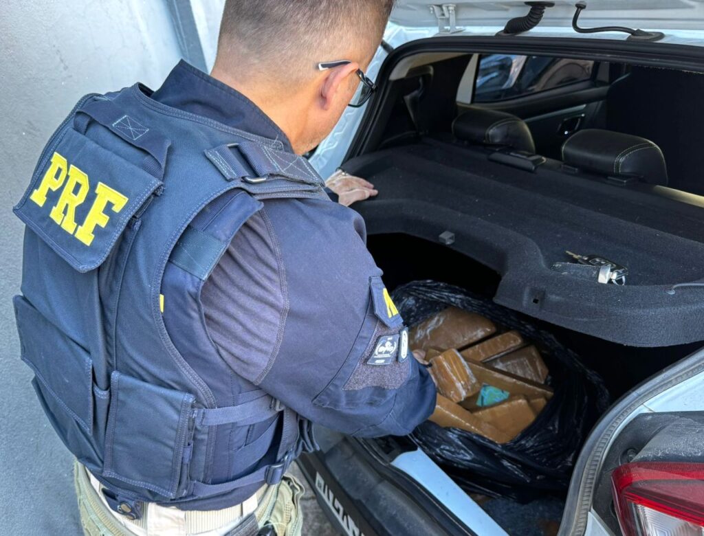 Homem é preso com 11 kg de maconha e haxixe em abordagem na BR-101, em Tubarão