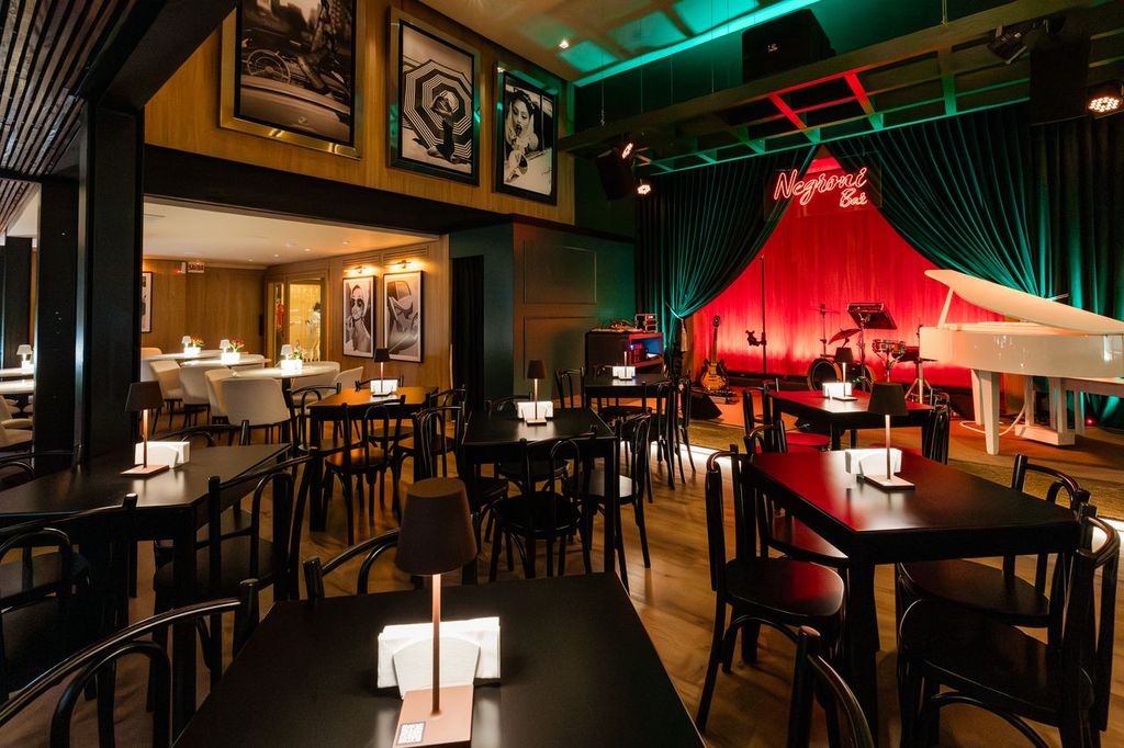 Negroni Bar Floripa anima a semana com música ao vivo e drinks autorais