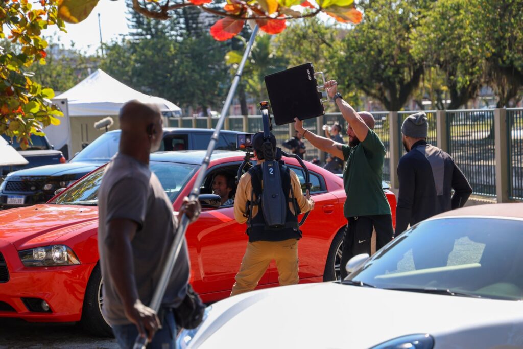 Novela portuguesa gravada em Santa Catarina estreia com liderança de audiência e projeta o Estado no exterior